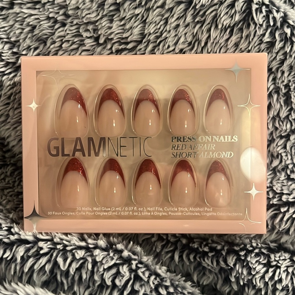 Glamnetic nails